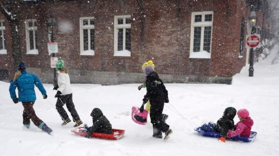 注意了丨美中西普降大雪 造成航班大面積被取消，快遞將會受影響